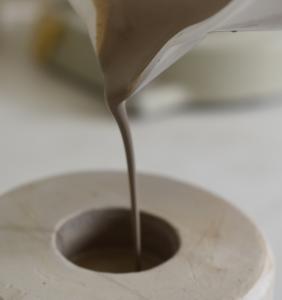 Weisser Steinzeug Giesston