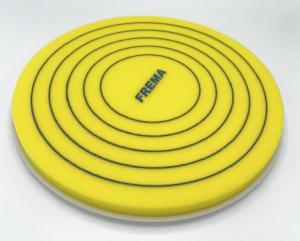 Skumdyna med plasti-bat