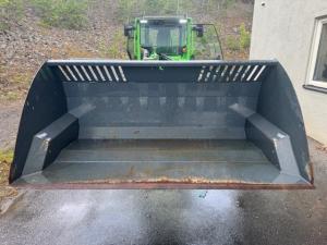 Avant högtippande skopa XL