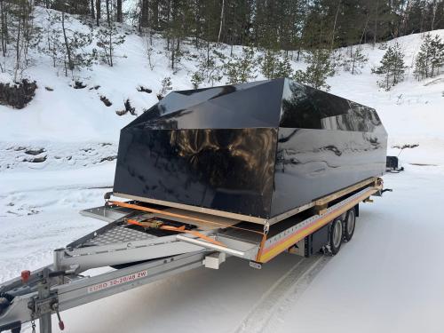 Begagnad aluminiumhuv halva priset