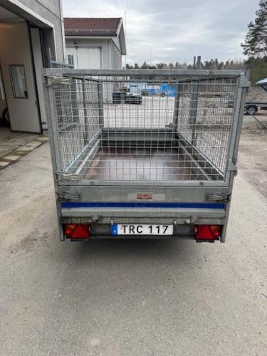 Nybesiktigad begagnad Fogelsta L 1000 med nätgrind