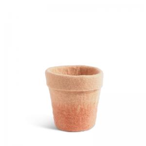 Medium kruka av ull med rosa ombre effekt.