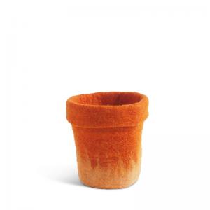 Medium flower pot made of wool in terracotta with an ombre effect.