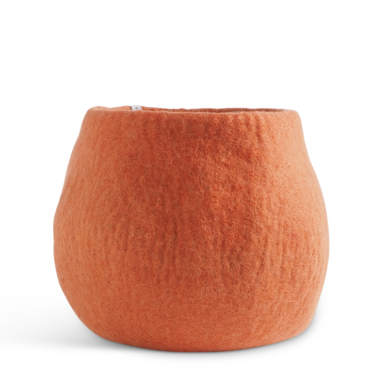 Large rounded flower pot in color terracotta, made of wool.