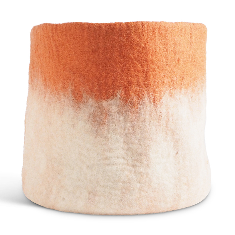 Large flower pot in terracotta made of wool with ombre effect.
