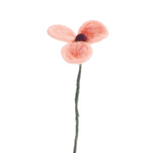 Snittblomma gjord av ull med ljusrosa blomma i toppen.