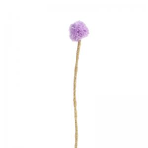 Snittblomma gjord av ull med lila fluffig boll i toppen.