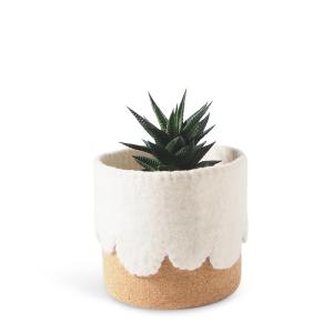 White flowerpot in 100% wool and cork.