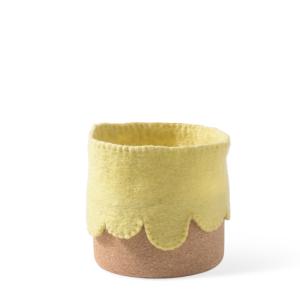 Yellow flowerpot in 100% wool and cork.