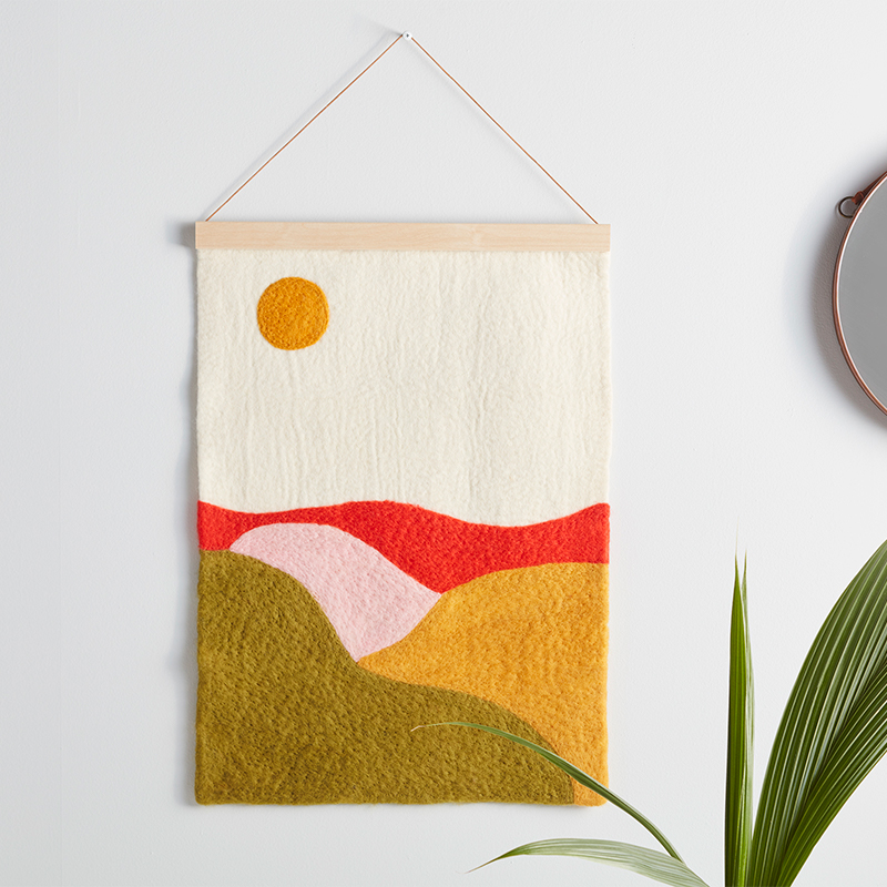 Poster i ull med motiv av landskap