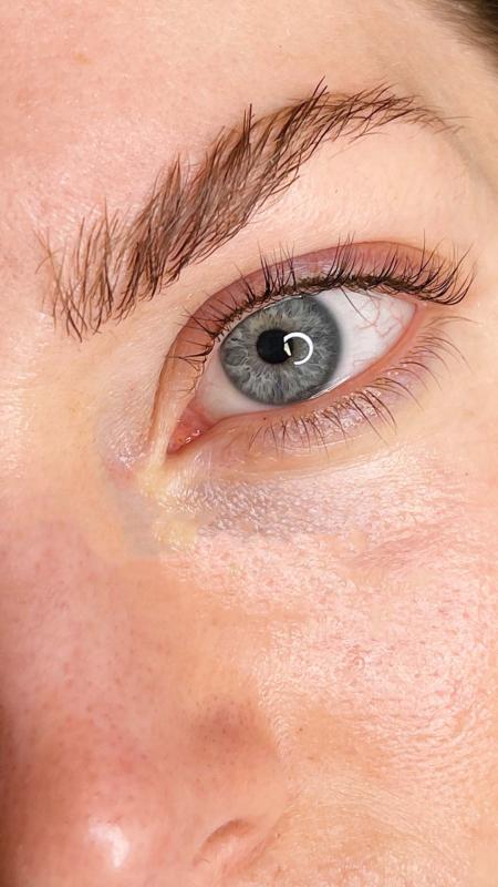 Kosmetisk tatuering eyeliner + läppar