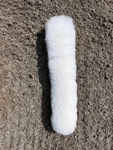 NOS/NACKLUDD FÅRSKINN VIT