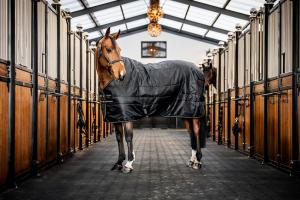 TÄCKE AMIGO INSULATOR DIAMOND 100 G BLACK