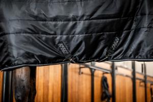 TÄCKE AMIGO INSULATOR DIAMOND 100 G BLACK