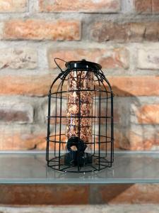 FÅGELMATARE MED GALLER