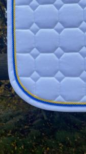 DRESSYRSCHABRAK OCTAGON VITT-BLÅ/GUL