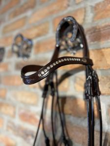 KANDAR RUNDSYTT BRUN LACK