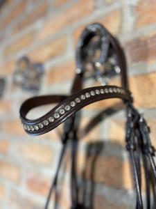 TRÄNS RUNDSYTT BRUN LACK