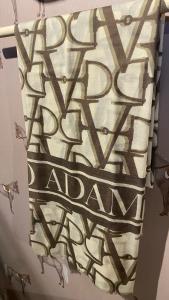 SCHAL LOGO LIGHT BEIGE