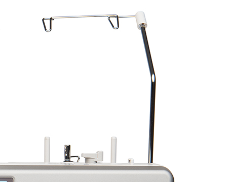 Vertikalt trådstativ med dubbla hållare på Janome 6700P