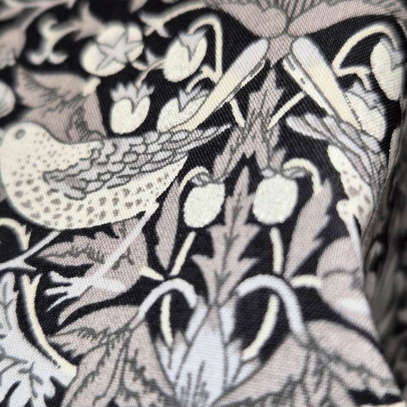 Strawberry Thief svart Tana Lawn™ Liberty Fabrics
