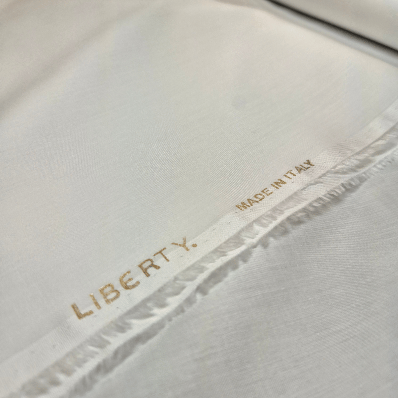 Vitt enfärgat Tana Lawn™ Liberty Fabrics