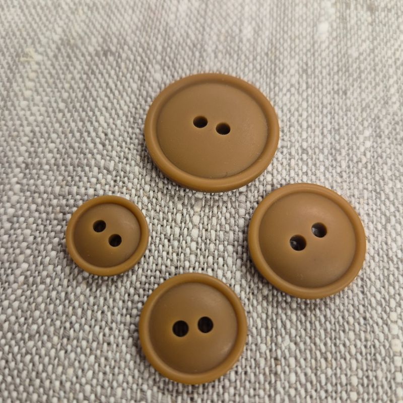 Plastknapp med kant 2 hål