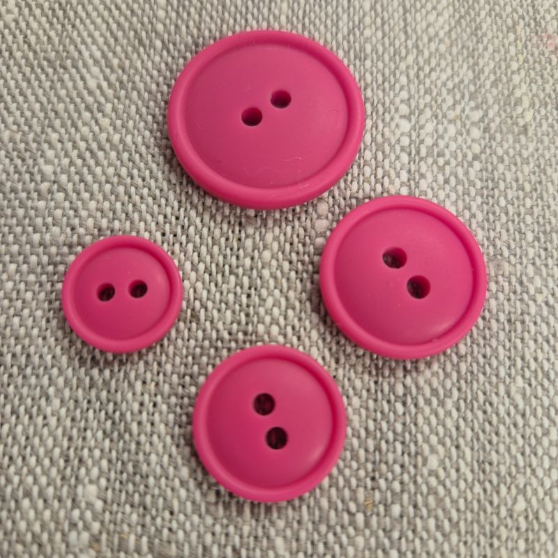Plastknapp med kant 2 hål - Cerise