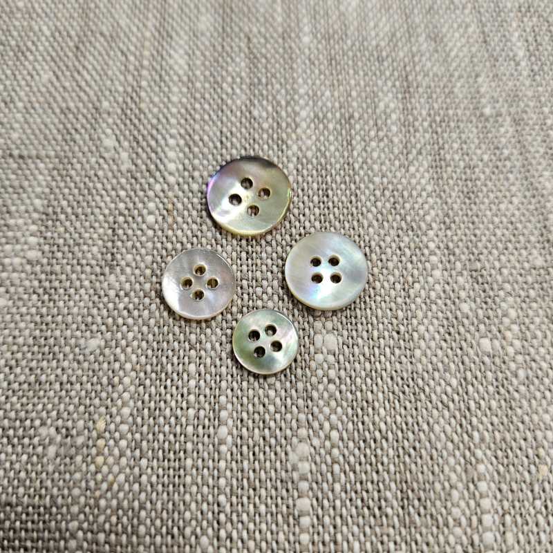 Pärlemorknapp "Agoya" 4hål Naturfärgad