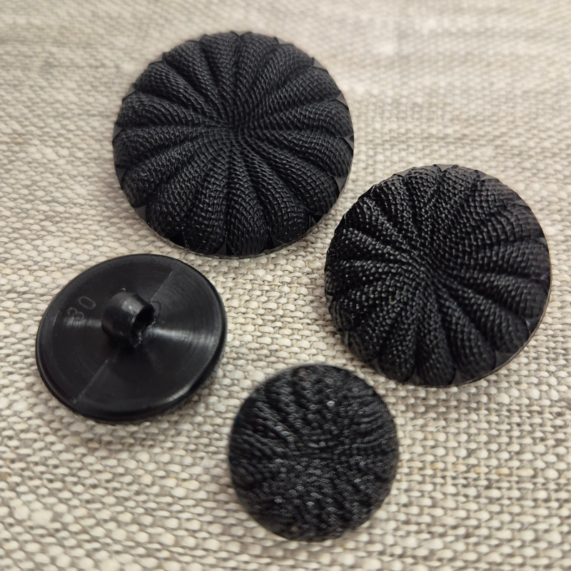 Knapp med hals – Svart