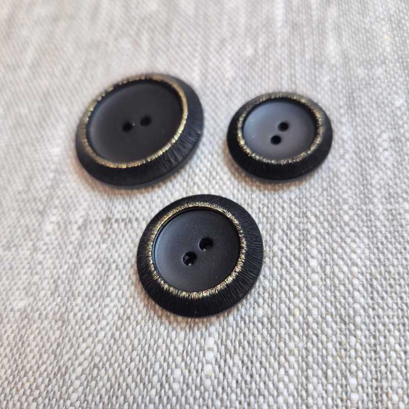 Modeknapp 2 hål Svart med guldring