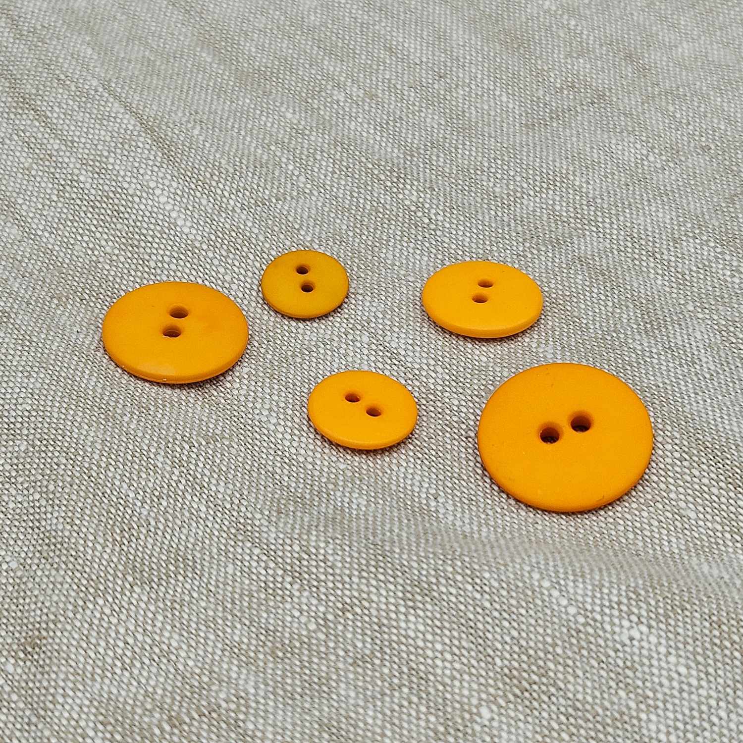 Plastknapp med 2 hål - Orange