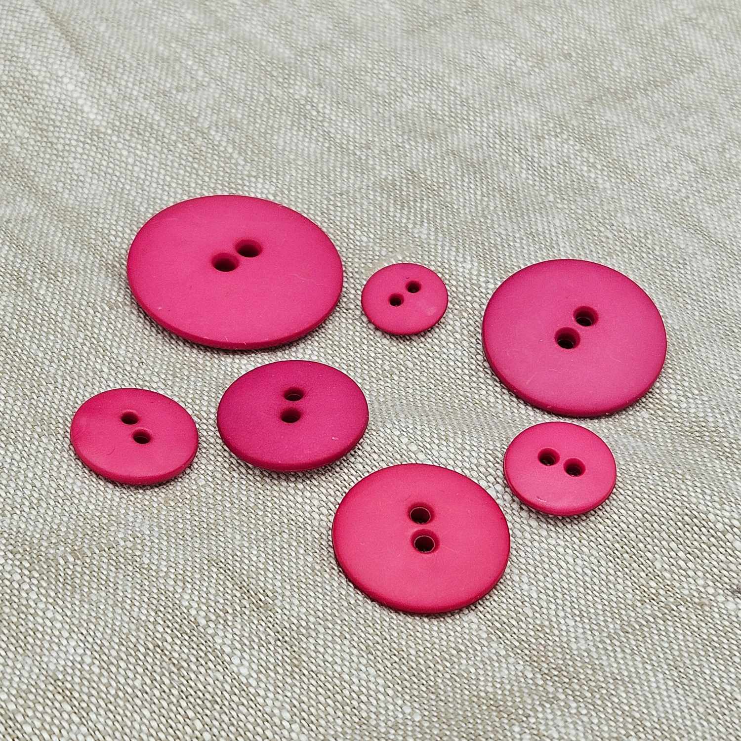 Plastknapp med 2 hål - Cerise