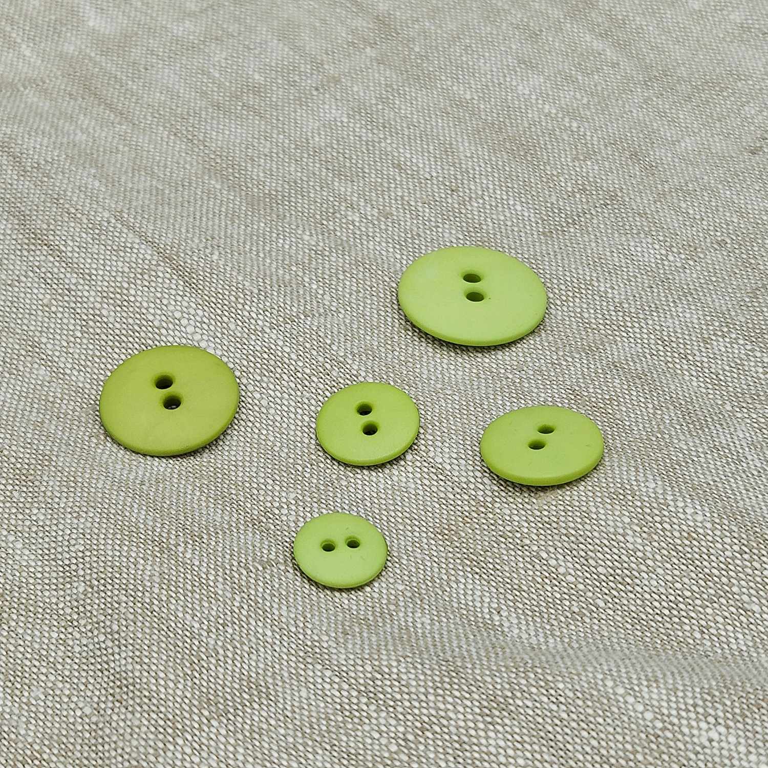 Plastknapp med 2 hål - Lime