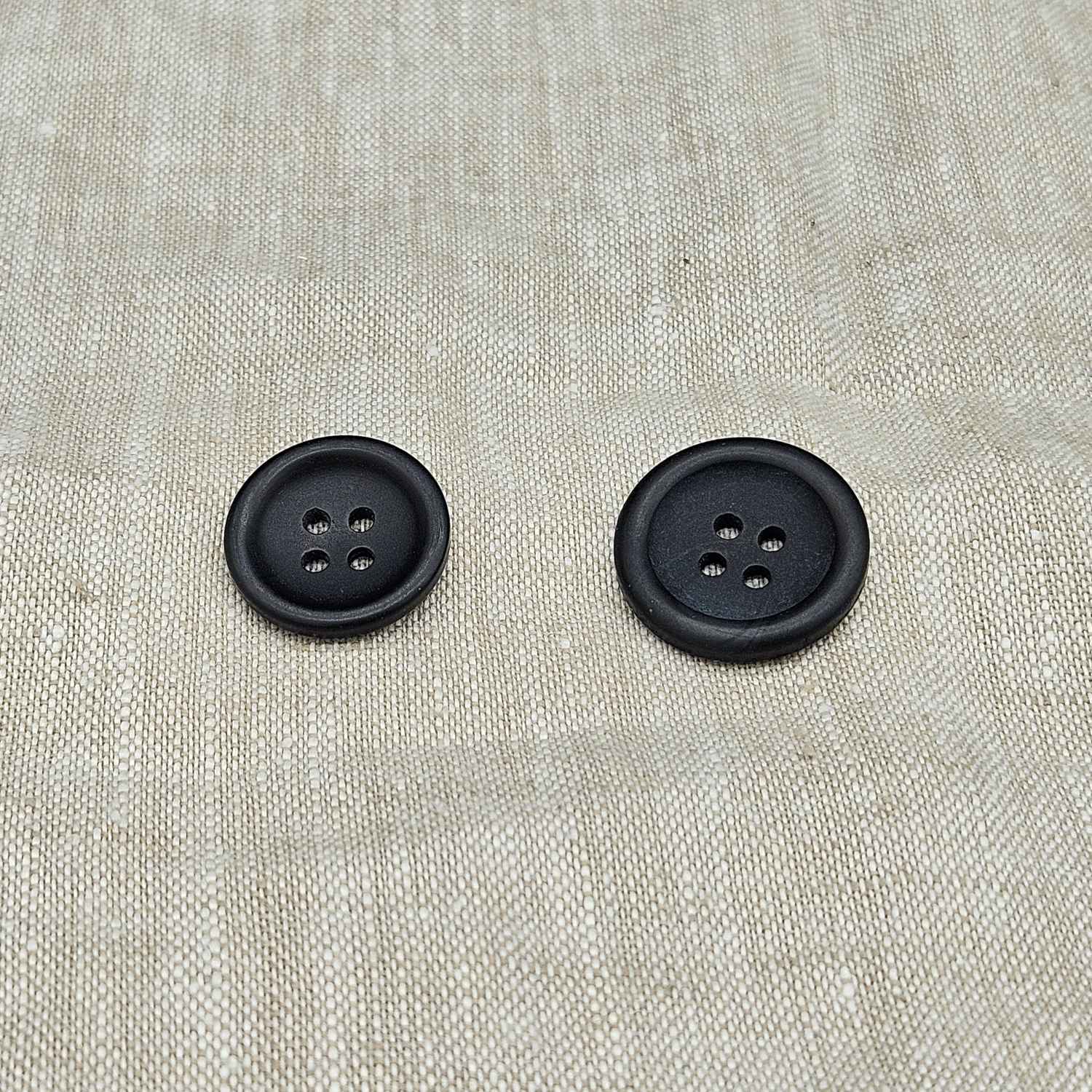 Knapp 4 hål Svart matt
