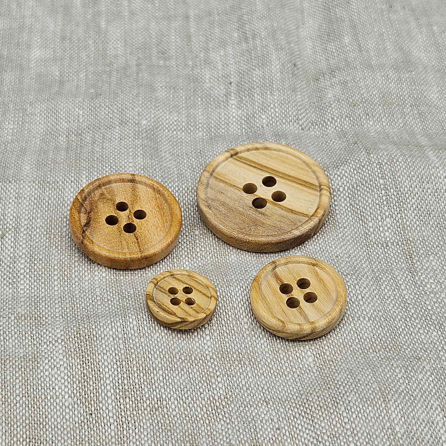 Träknapp med 4 hål