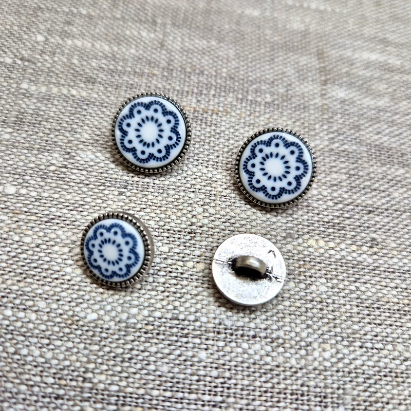 Metallknapp med hals, blå och silver