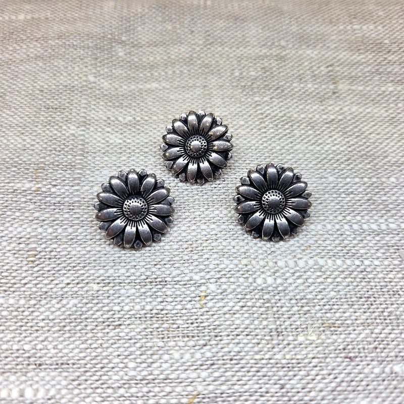 Knapp med hals 18 mm, metall antiksilver, Dekorativt blommotiv