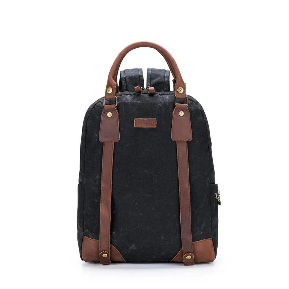 Della Q Canvas Backpack - svart