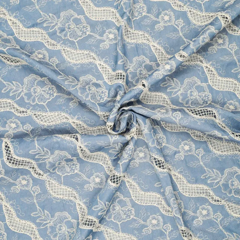 Broderad jeans med spets