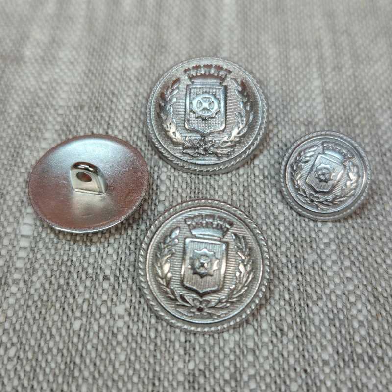 Metallknapp med hals Silver