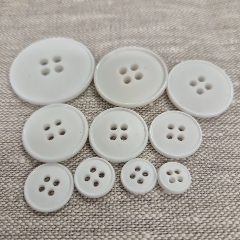 Knapp med 4hål vit