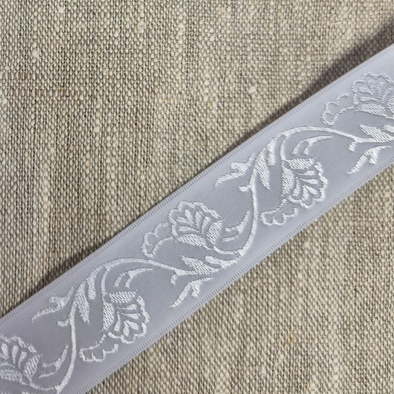 Blommigt satinband 25mm Vit'