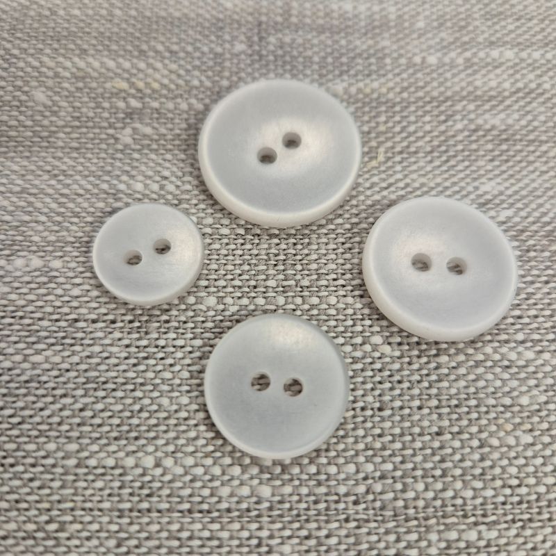 Klassisk knapp 2 hål Vit matt