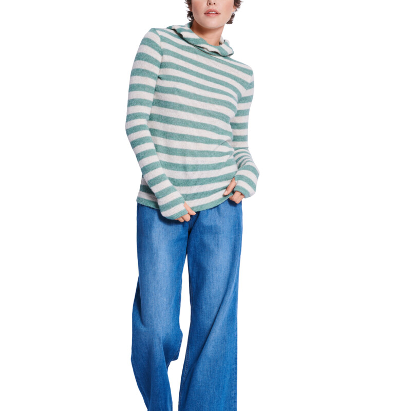 Burda 5680 - Pullover