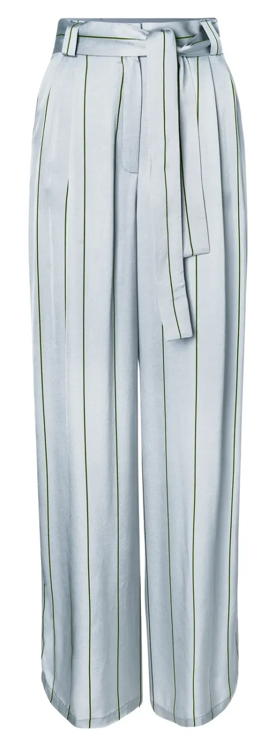 Burda 5718 Byxor med veck och djupa fickor