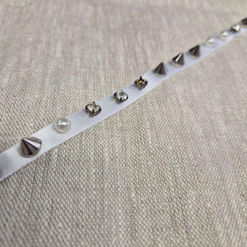Dekorband 10mm strass och nitar'