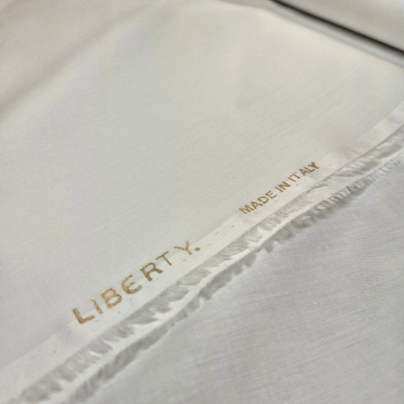 Vitt enfärgat Tana Lawn™ Liberty Fabrics