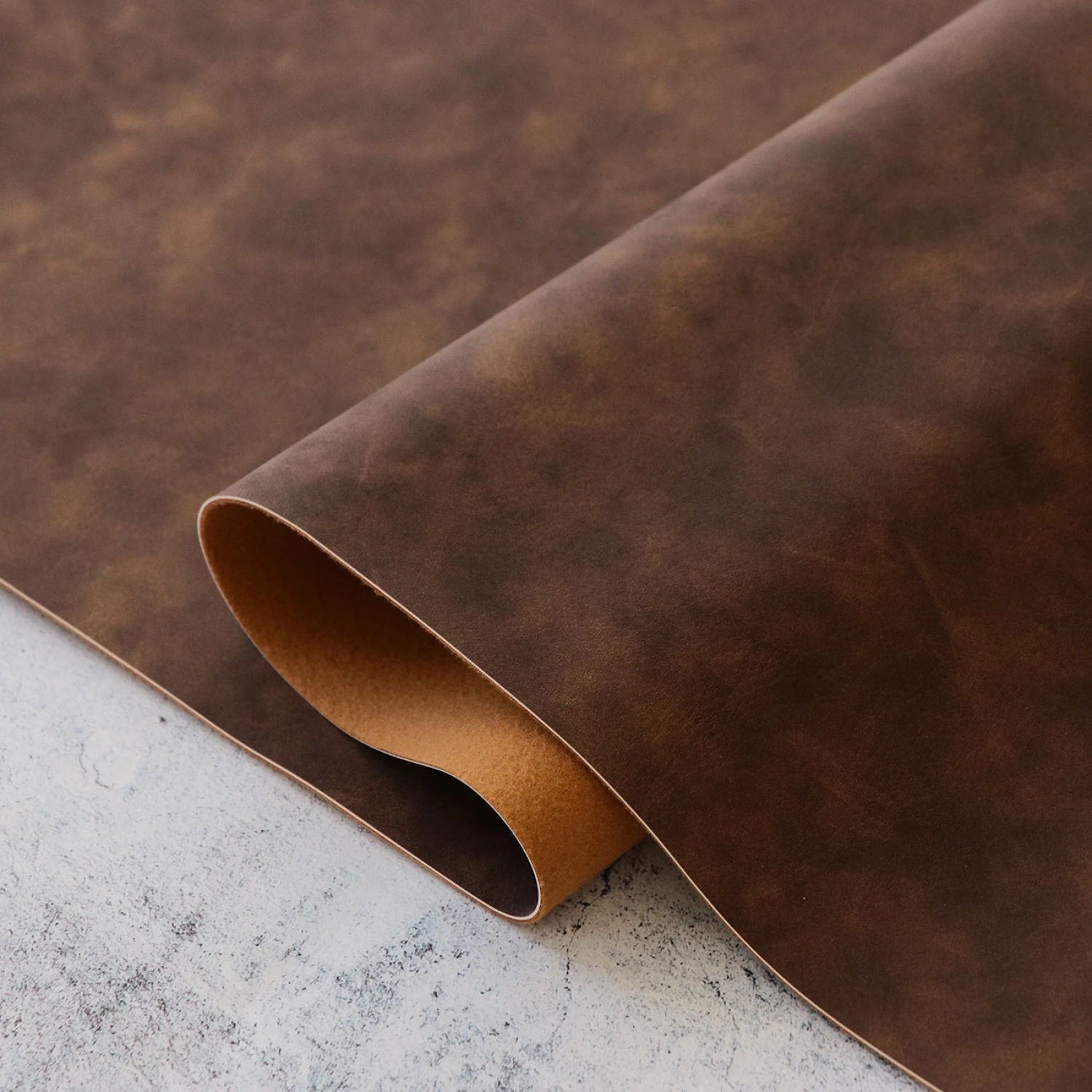 Konstläder Rugged Cedar, bit 45,7 × 63,5 cm
