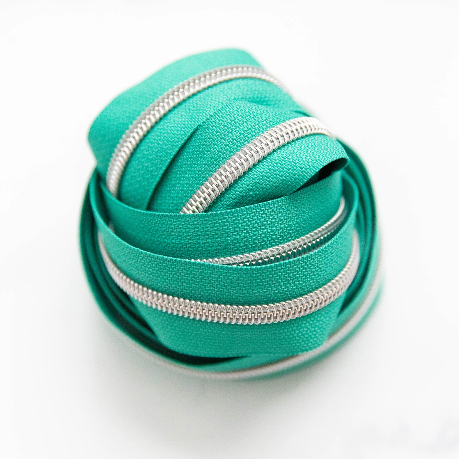 Knot and Thread Designs spiralblixtlås #5 Sea Grass med nickel, 2,74 m